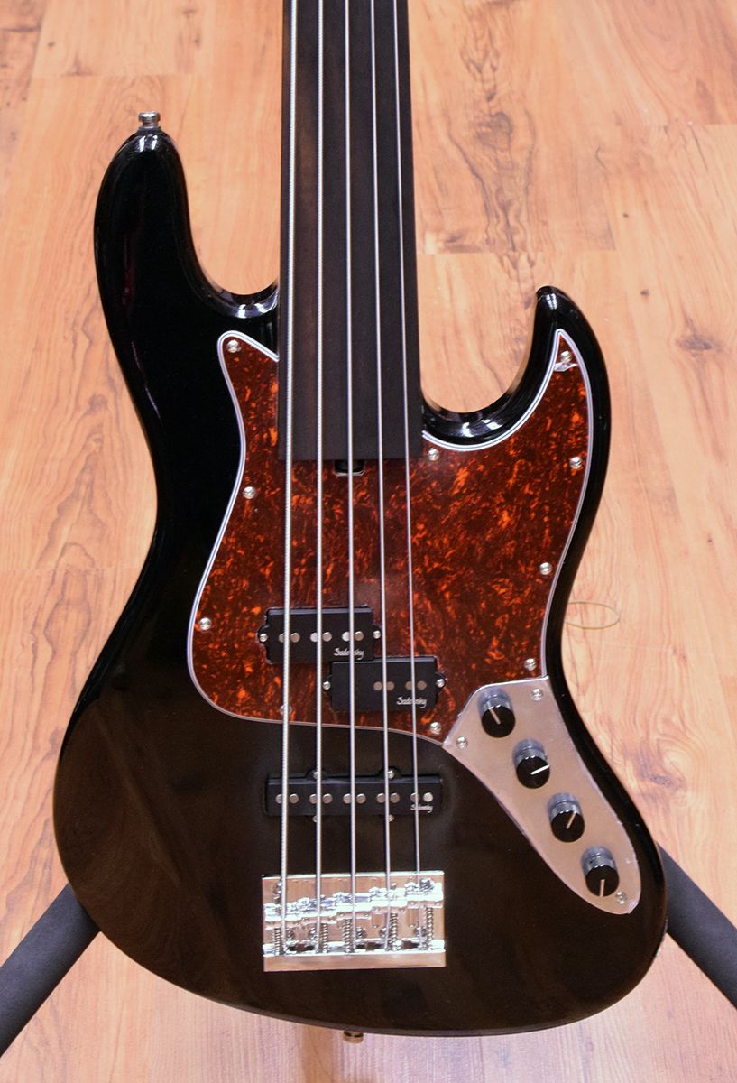 5 String bass electric bass luthier online shop DoctorBass