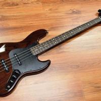 Fender Vintage 62 Jazz Bass Walnut (Japan)