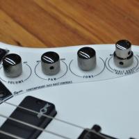 Squier Contemporary Active Jazz Bass Flat White