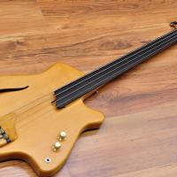 F Bass Fretless 4-30 (1982)