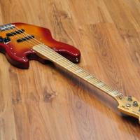 Fender 1975 Reissue Jazz Bass Cherryburst MN (Made in Japan in 1985)