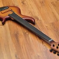 F Bass AC5 Violin Burst