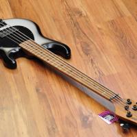 Ernie Ball Music Man Stingray Special 5H Roasted Maple Black Rock