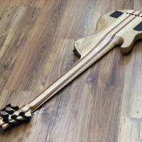 Sire Marcus Miller F10 Poplar Burl 6 string