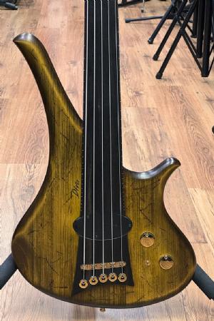 Marleaux Diva 20th Anniversary Limited Edition Old Violin Aged Spruce top 5 string Marleaux Diva 20th Anniversary Limited Edition Old Violin Aged Spruce top 5 string