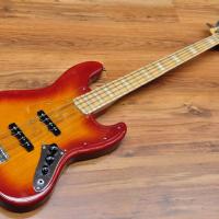 Fender 1975 Reissue Jazz Bass Cherryburst MN (Made in Japan in 1985)