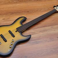 Maruszczyk Elwood 4p Fretless 32 Sunburst