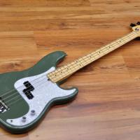 Fender American Professional Bass Olive Green