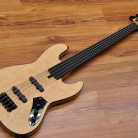 Maruszczyk Elwood 5p Birdseye Maple Fretless