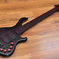 Maruszcyk Frog Omega 5a Fretless Red Black