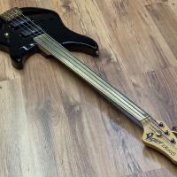 Vigier Excess Black Fretless Delta Metal