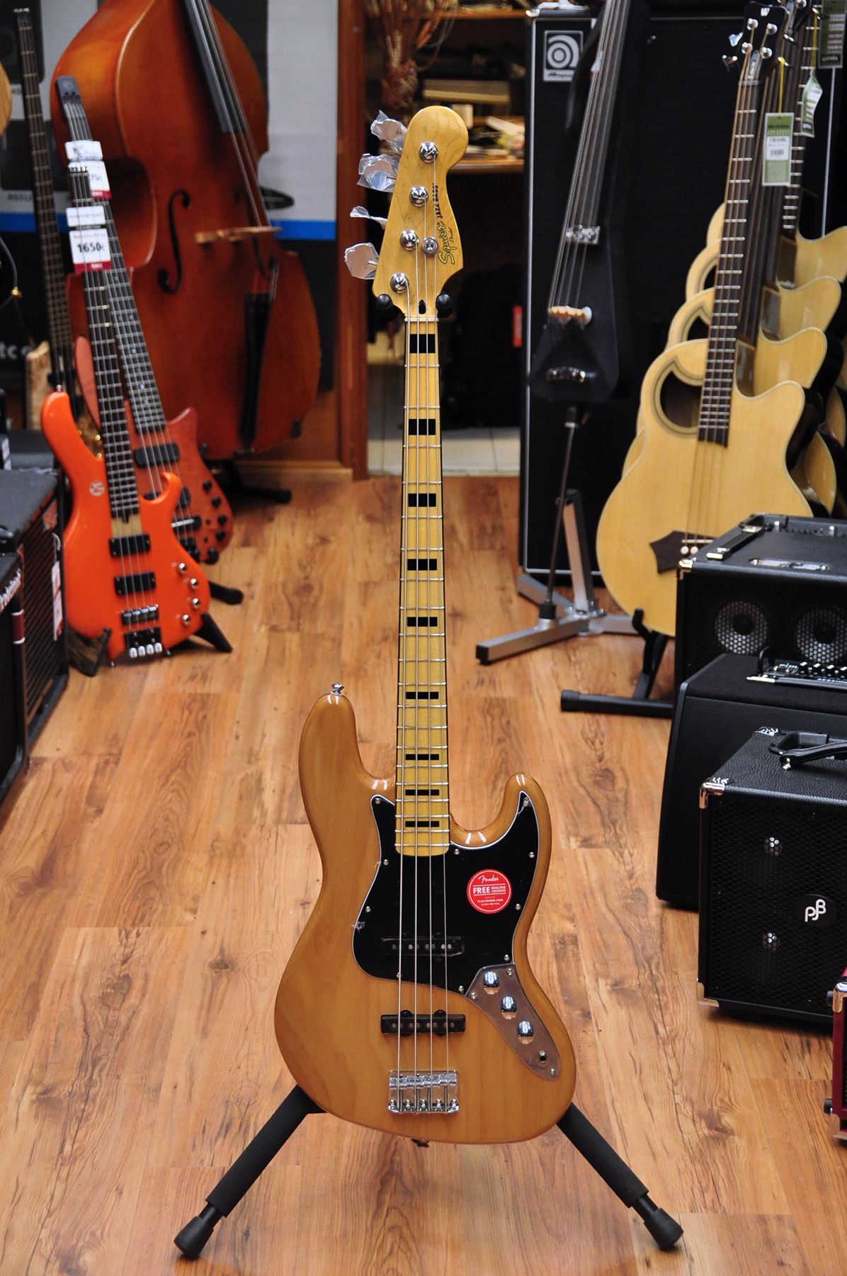 Should I buy a second jazz bass to swap between flatwounds/roundwounds? r/ Bass