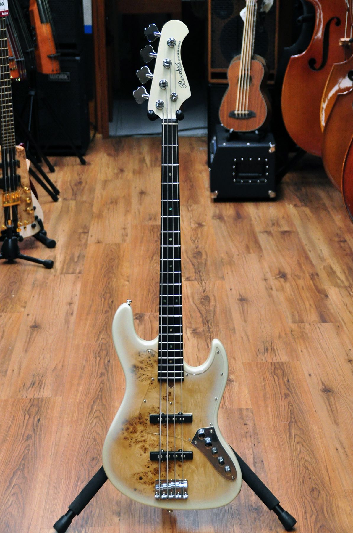 4 String | bass, electric bass, luthier, online shop | DoctorBass